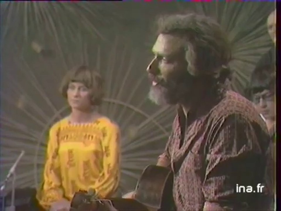 Georges Moustaki "Il est trop tard" (live officiel) - Archive INA