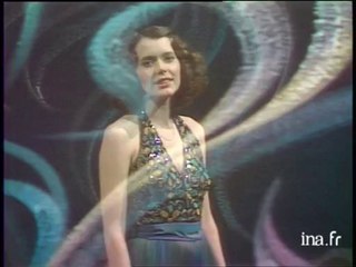Sylvia Kristel "L'amour d'aimer" (live officiel) - Archive INA