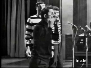 Les garçons de la rue "Parce que ça lui donne du courage"