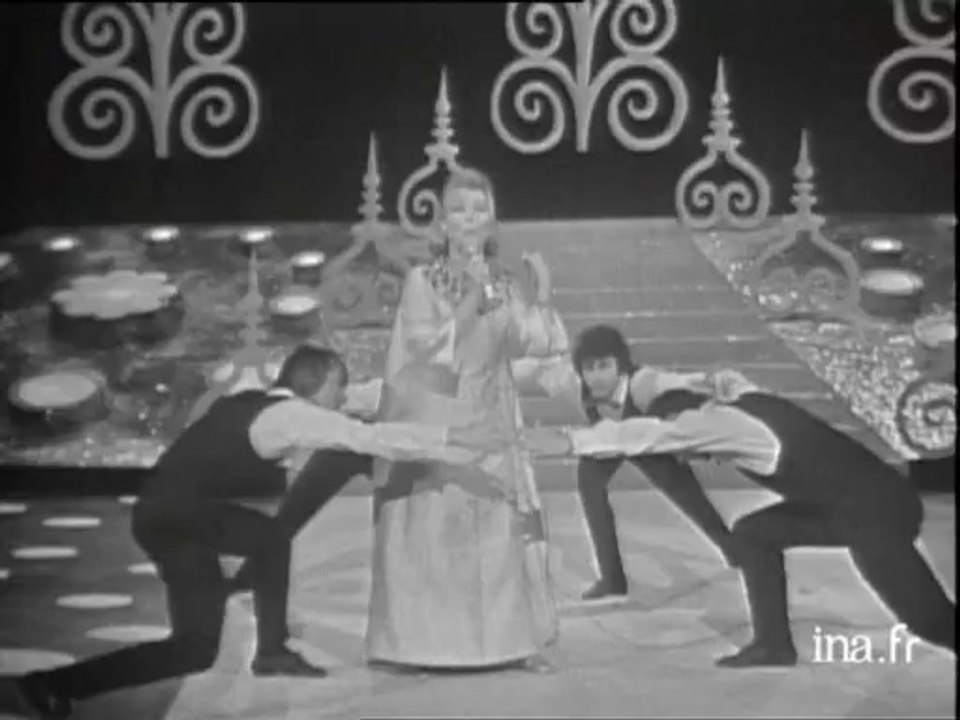 Line Renaud "Cours, cours, regarde et vois"