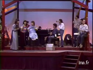 Michel Fugain et sa troupe chanson de fin d'émission