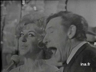 Pierre Perrin et l'orchestre d'André Verchuren "Faut que je demande à Papa"