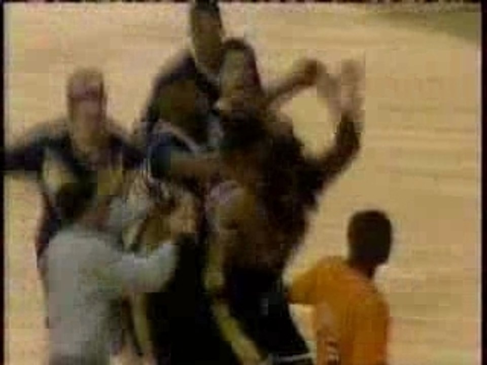 buzzer beater 1992 NCAA James Forrest