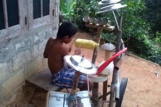 Modern Music System of Poor Countries, Hidden Talent of a Small Boy, Very Interesting, Must Watch