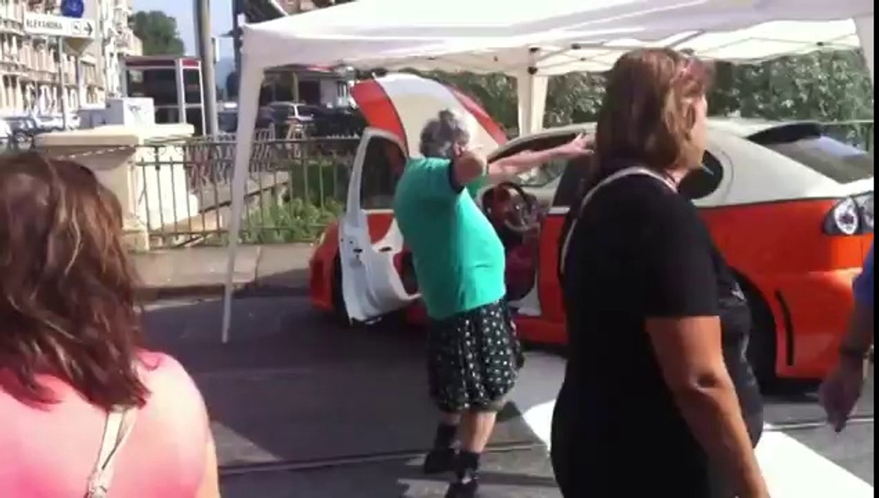 Quand Mamie danse sur de la techno