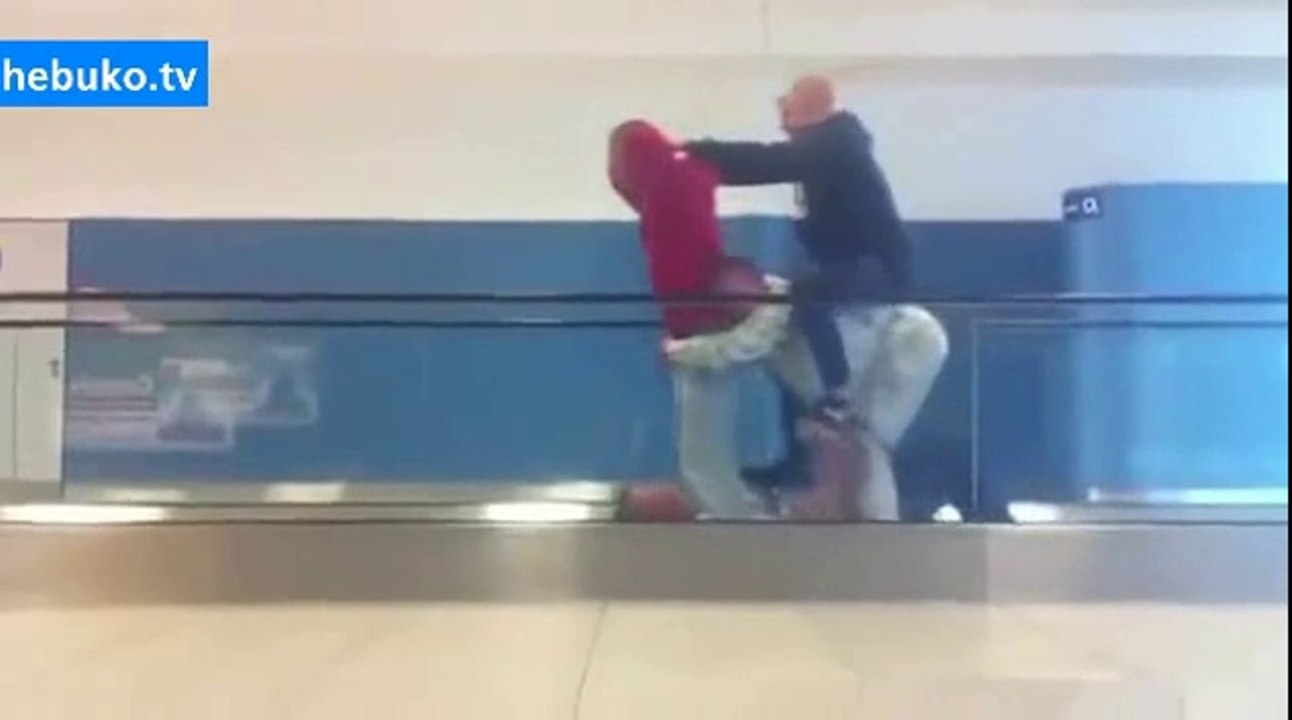 Havalimanında Canı Sıkılan Troller