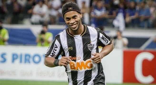 Le nouveau skill dévastateur de Ronaldinho