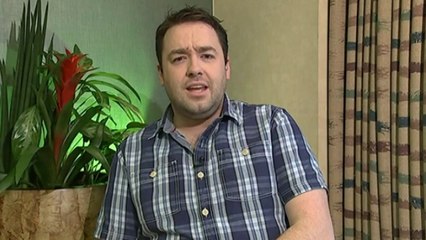 Comedian Jason Manford Honors Teen with Terminal Cancer Who Raised Over £1 Million for Charity 🎗️