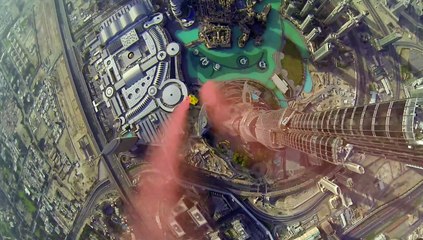 Un Base Jump de 828 m de haut à Dubaï