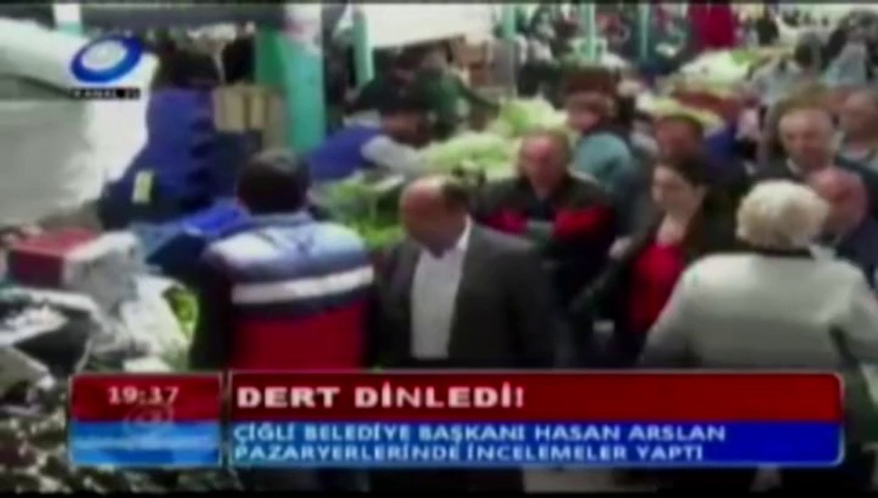 Çiğli Bld.Bşk.Hasan ARSLAN pazaryerlerinde incelemelerde bulundu.Haberi 22.04.2014