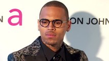 El asalto de Chris Brown es pospuesto, vuela de vuelta a L.A.