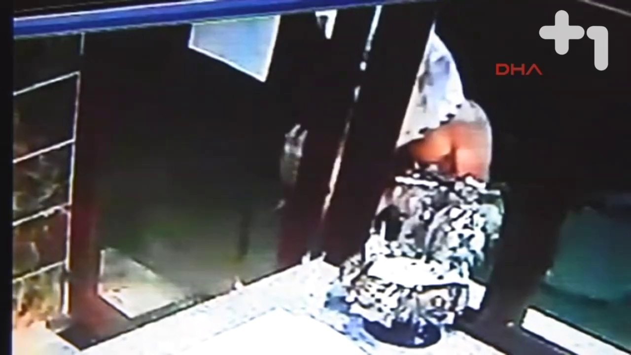 Un çuvalını başına geçirip hırsızlık yaptı