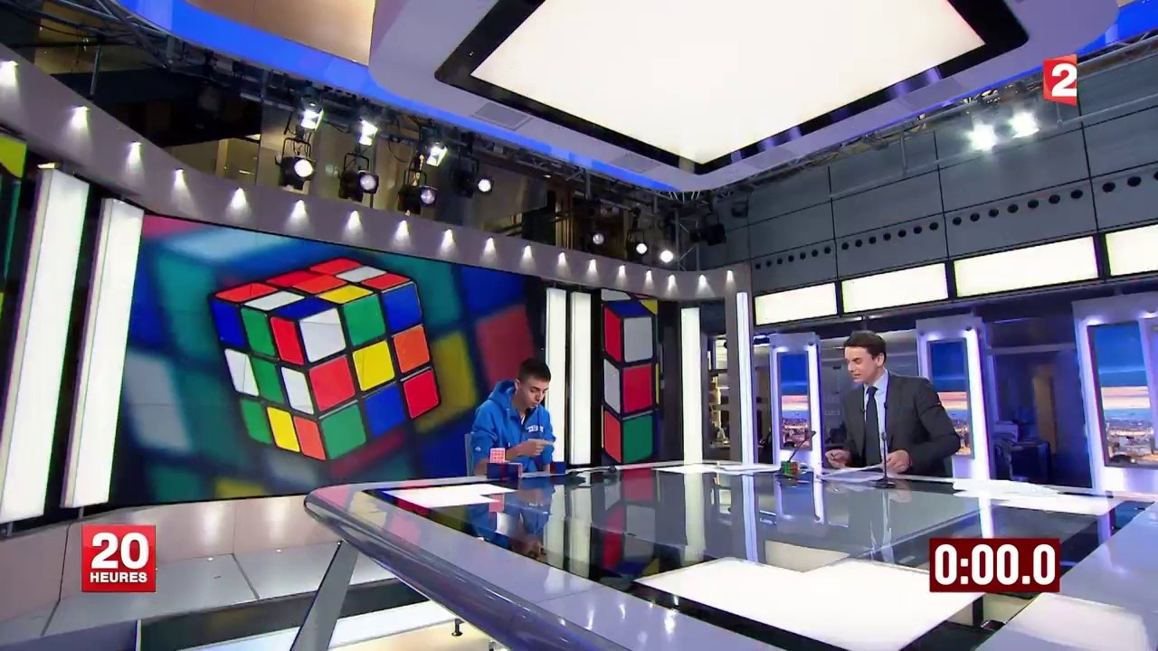 Pour les 40 ans du casse-tête, il résout un Rubik's Cube en direct au JT de France 2
