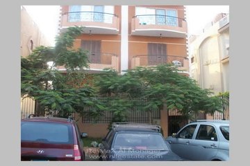 شقة بتراس كبير للبيع بالحى الرابع القاهرة الجديدة