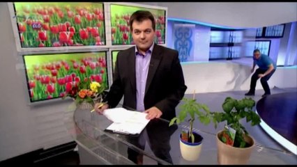 Un technicien dans le champ de la caméra (Duna TV)