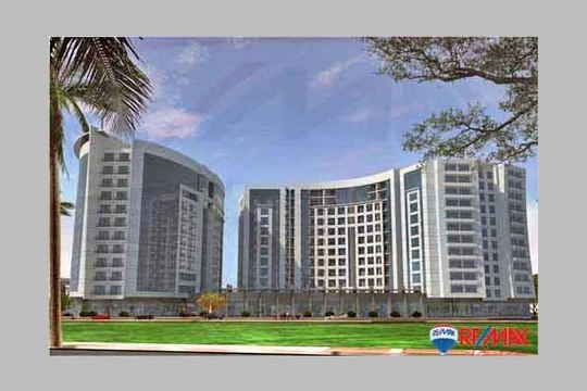 شقة تطل على حمام سباحة للإيجار بزهراء المعادى