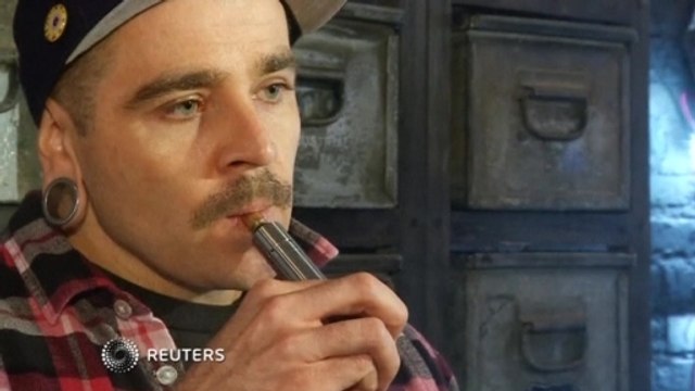 U.S. moves to ban sales of e-cigarettes to minors