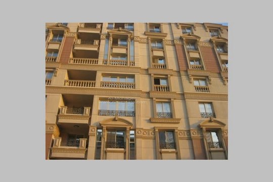 شقة للإيجار بموقع متميز بمصر الجديدة