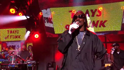 Snoopzilla & Dam-Funk "Faden Away" Live @ ABC "Jimmy Kimmel Live!", Sony Outdoor Stage, Los Angeles, CA, 10-21-2013 Pt.1