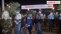 Bodrum3 Köylüler Açık Havada Oynadıkları Filmi İzledi