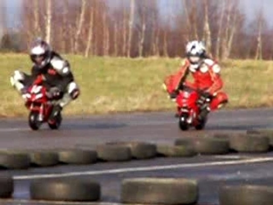 kev max boite et paul sur le mouillé