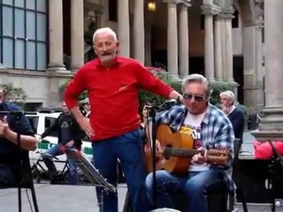 DANIELE BIACCHESSI E I GANG IN PIAZZA MERCANTI A MILANO