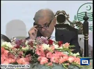 Journalist throws shoe at Punjab CM Shahbaz Sharif