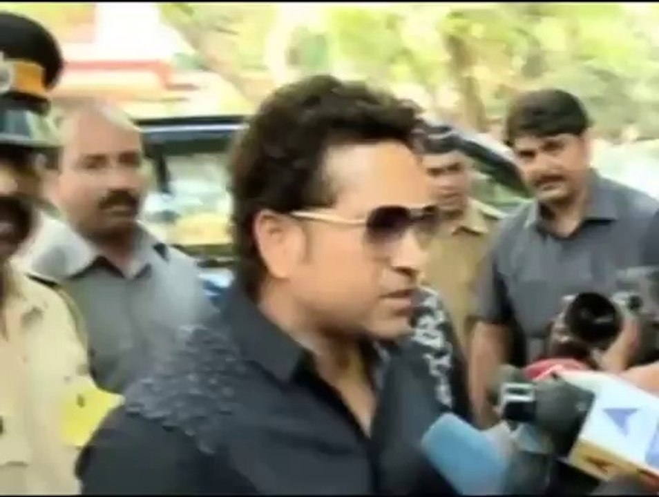 Sachin celebrates birthday - IANS India Videos