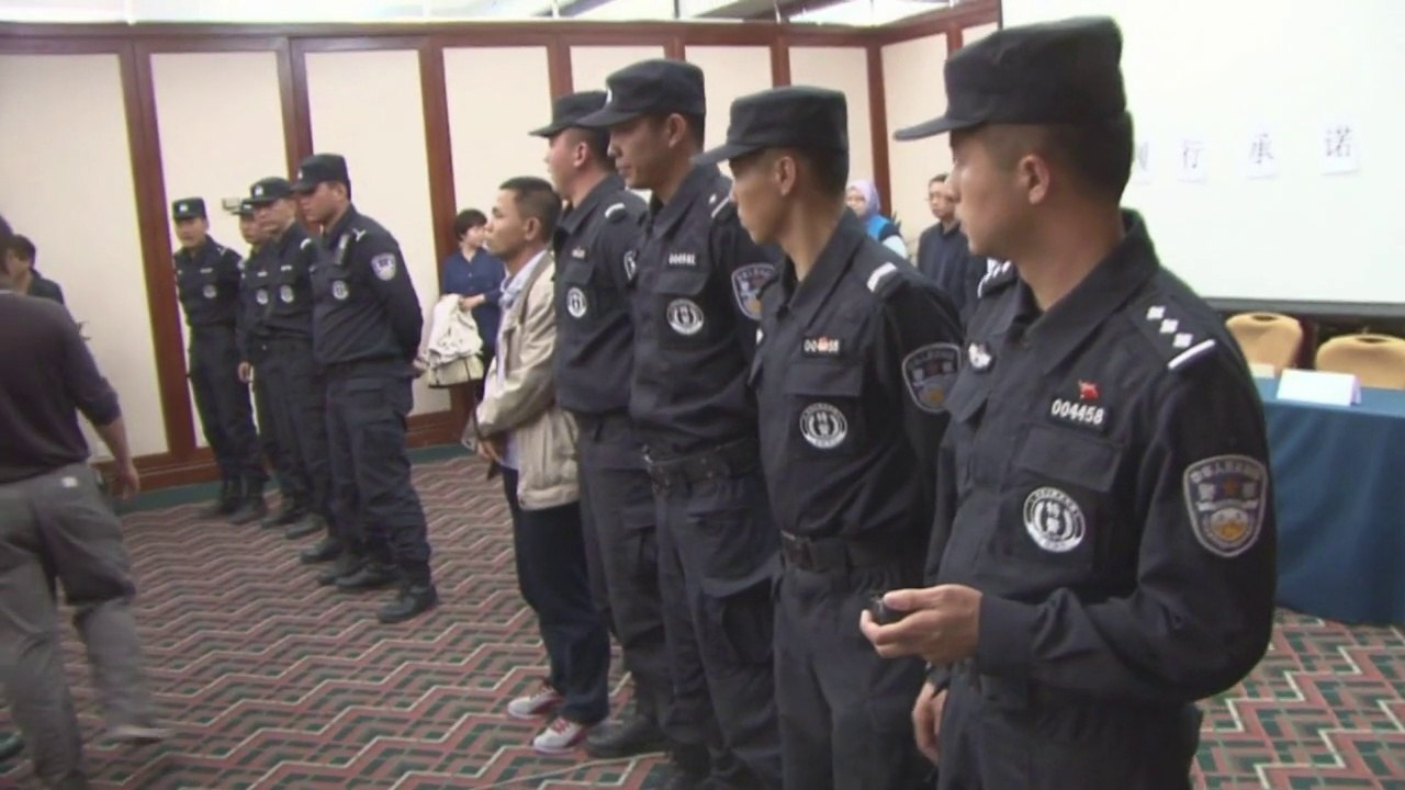 Vol MH370 : la police intervient pour calmer les familles de victimes