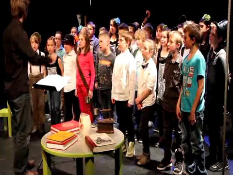 Courrières : atelier chant à l'école Jean-Moulin