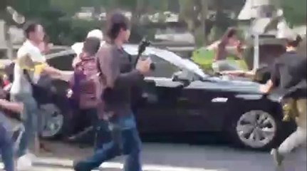 【阻擋立委偷跑，搶救林義雄】 結果蔡正元立委直接開車撞人離開！