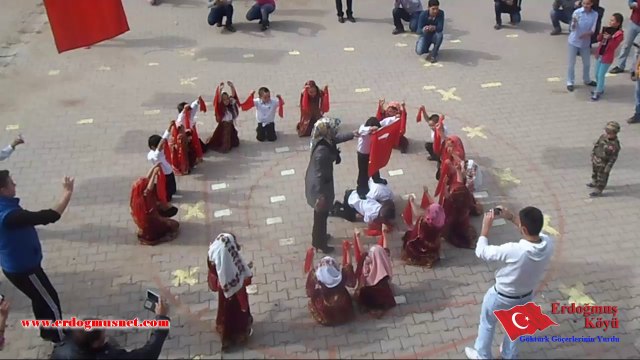 Erdoğmuş Şehit Ramazan Demirci İlkokulu Anasınıfı Öğrencilerinin 23 Nisan 2014 Çocuk Bayramında Sergilediği Gösteri