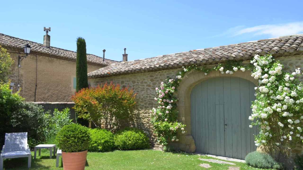 A LOUER Mas en Provence - Luberon - 8 pièces - 250 m² - 5 chambres - Piscine