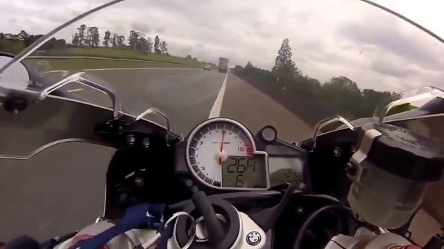 Course de moto de dingue à plus de 300km/h - BMW S1000RR VS Honda CBR1000RR