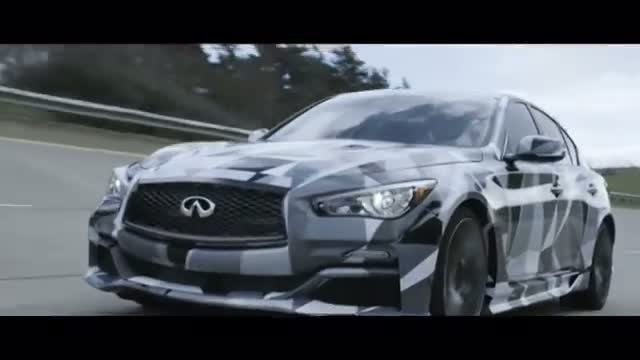 L'Infiniti Q50 Eau Rouge, véloce aux mains de Sebastian Vettel
