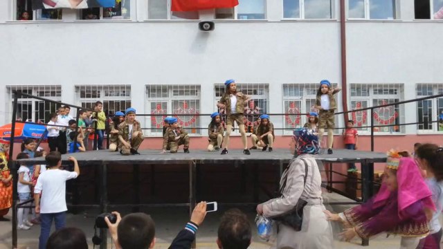 Öğrencilerimizin 23 Nisan Dans Gösterisi :)