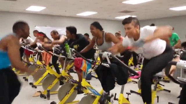 Cours de Fitness et cycling de malade! Perds tes kilo en 1h!