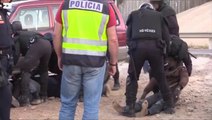 Unos 20 inmigrantes entran en Melilla tras un forcejeo con la Policía