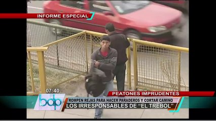 Irresponsales peatones rompen rejas para hacer paraderos y cortar camino