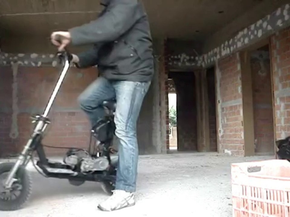 Amazing Patent! Homemade KICK SCOOTER with Motor from GASOLINE CHAINSAW!!!  - video Dailymotion