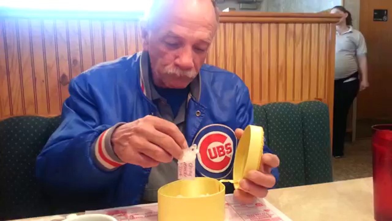 L’émouvante réaction d'un homme qui apprend qu'il va devenir grand-père