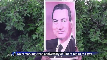 Egypt's Mubarak makes rare appearance for supporters