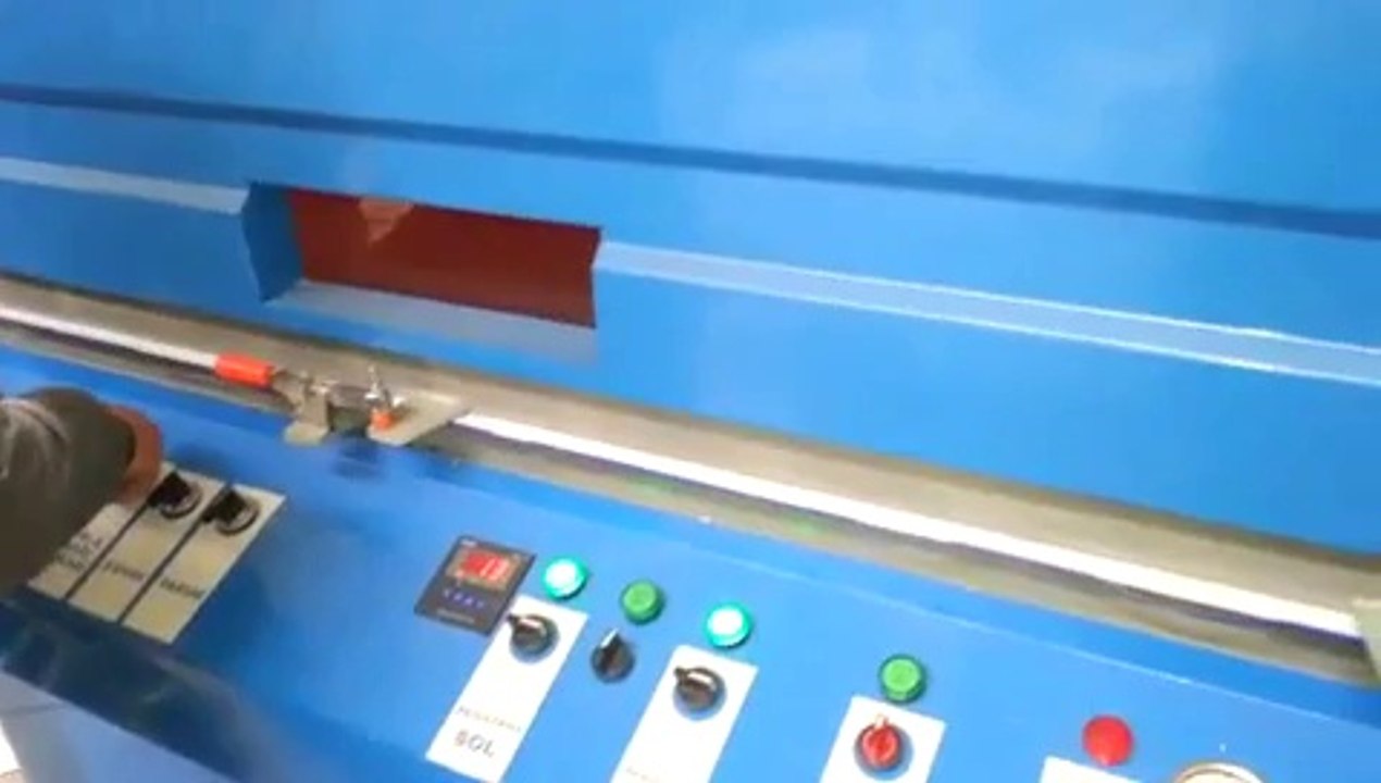 vakum makına ماكينة فاكينوم لتشكيل البلاستيك بكافة انواعه والبلكسي جلاس