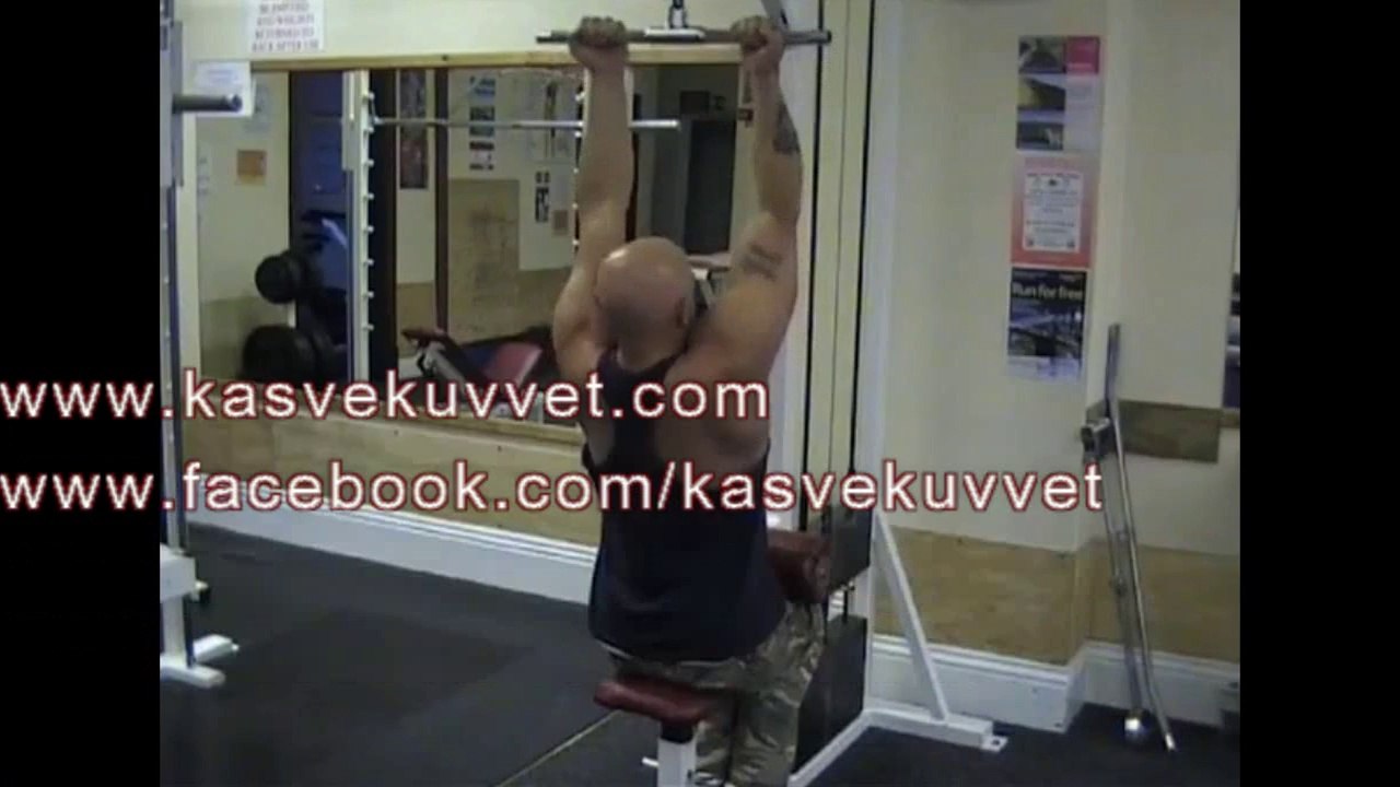 Underhand Close Grip Lat Pull Down