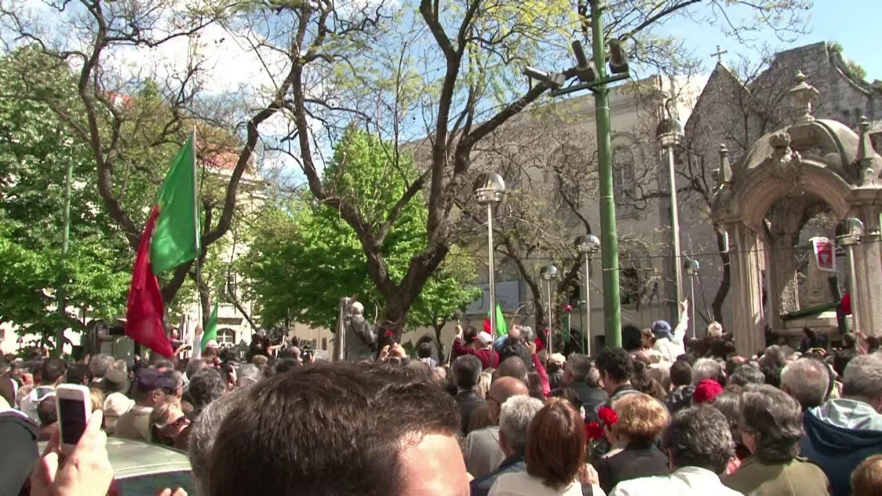 Líderes da Revolução dos Cravos boicotam comemo...