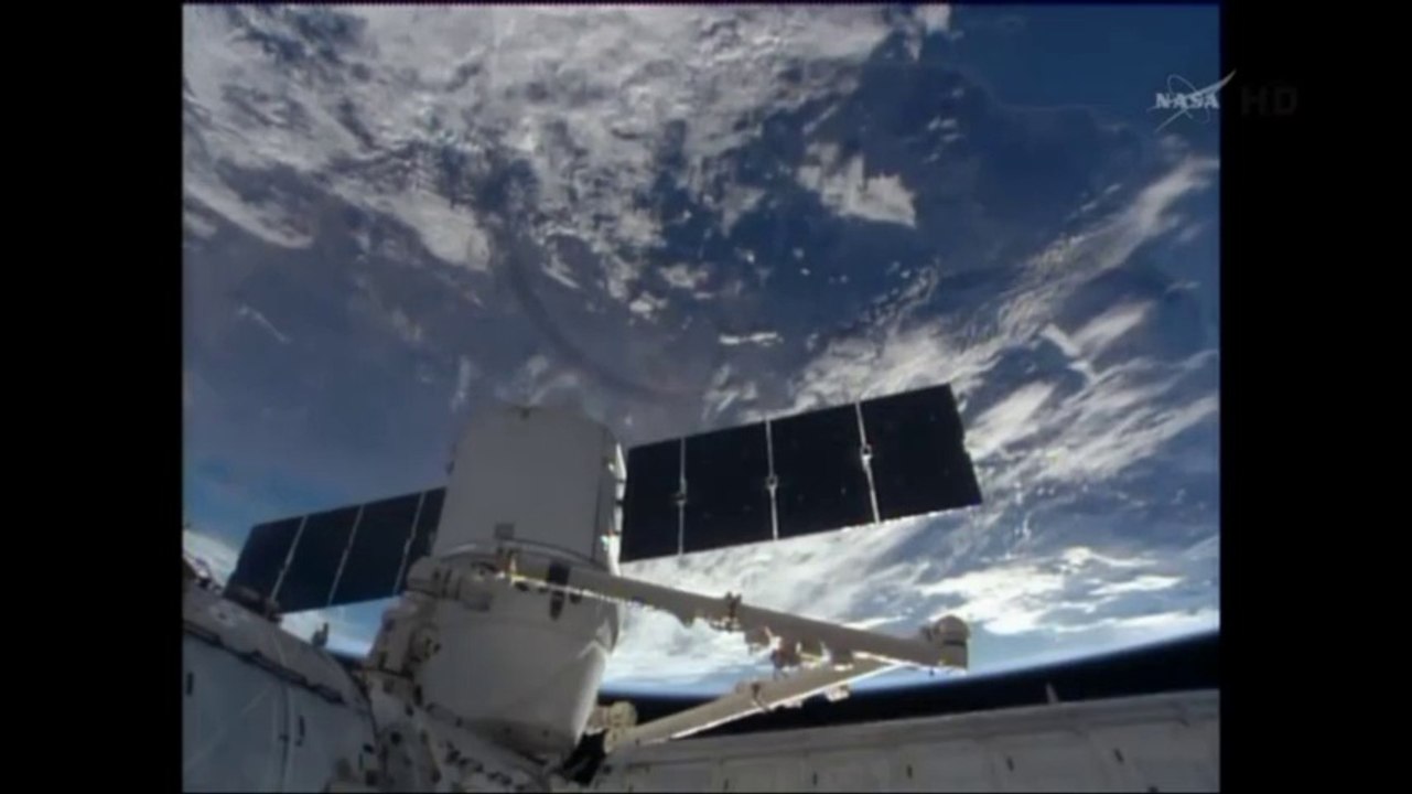 [ISS] Dragon CRS-3 Berthed to International Space Station