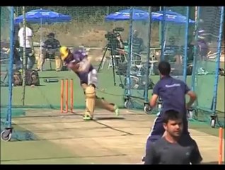Lynn spectacular catch helps KKR win - IANS India Videos