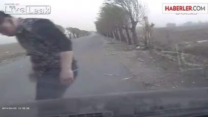 Üzerine Yıldırım Düşen Ağaç Paramparça Oldu!