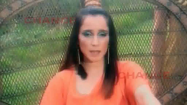 Carteles de Julieta Venegas con pintadas homófobas