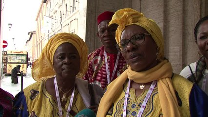 Double canonisation: les pèlerins affluent place Saint-Pierre
